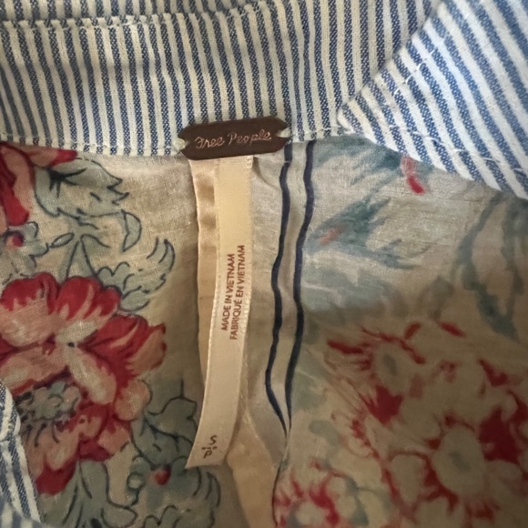 Free people button down Oxford floral shirt blouse size small - Picture 4 of 4